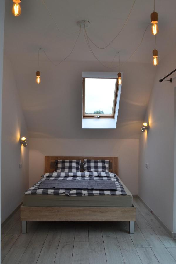 Leniowka Appartement Ponikiew  Buitenkant foto